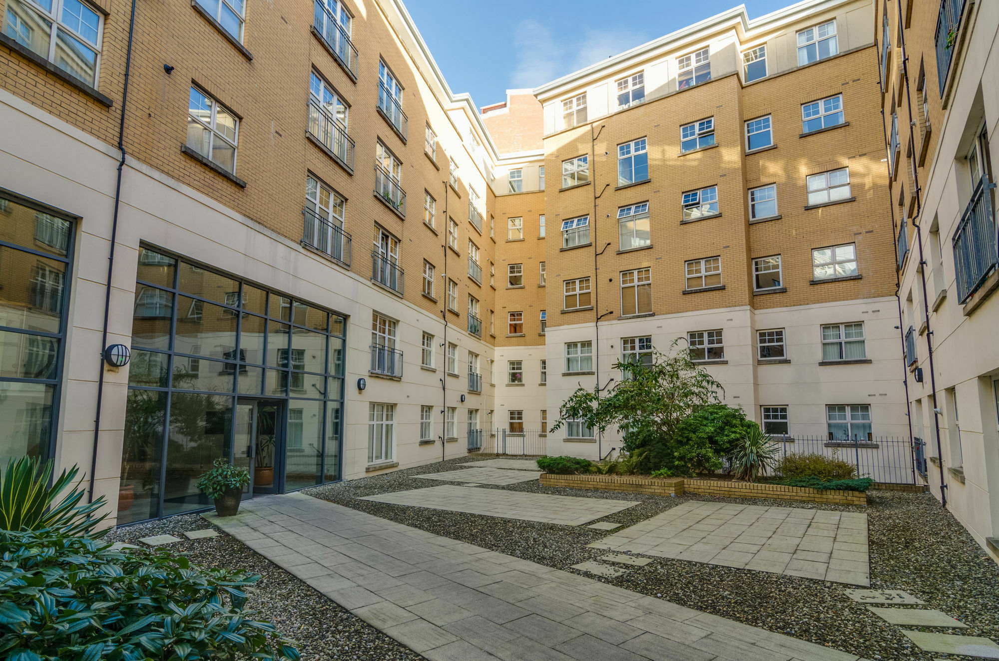 Alfred St Apartment